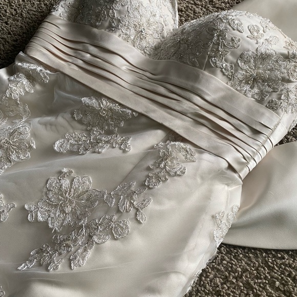 Oleg Cassini Wedding Dress - Picture 7 of 11